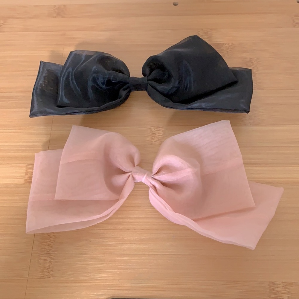 Delicate satin clip in ribbons